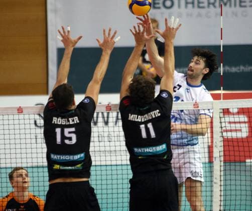 from left Lucas ROESLER Haching , Marco MILOVANOVIC Haching , George YOUNG Friedrichshafen , He Volleyball, DVV Pokal Quarterfinal 2024 25, TSV Haching Muenchen vs VfB Friedrichshafen, Geothermie Arena, Unterhaching, 24 11 24, Copyright: