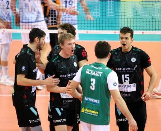 Hachinger joy after point win, He Volleyball, DVV Pokal Quarterfinal 2024 25, TSV Haching Muenchen vs VfB Friedrichshafen, Geothermie Arena, Unterhaching, 24 11 24, Copyright: