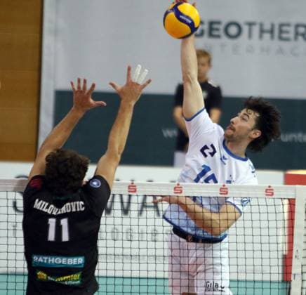 from left Marco MILOVANOVIC Haching , George YOUNG Friedrichshafen , He Volleyball, DVV Pokal Quarterfinal 2024 25, TSV Haching Muenchen vs VfB Friedrichshafen, Geothermie Arena, Unterhaching, 24 11 24, Copyright: