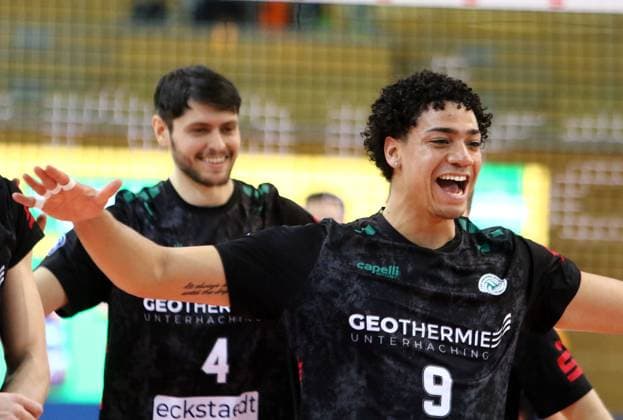 front Maurice LEWIS FREGEAU Haching , with joy after winning a point, He Volleyball, DVV Pokal Quarterfinal 2024 25, TSV Haching Muenchen vs VfB Friedrichshafen, Geothermie Arena, Unterhaching, 24 11 24, Copyright: