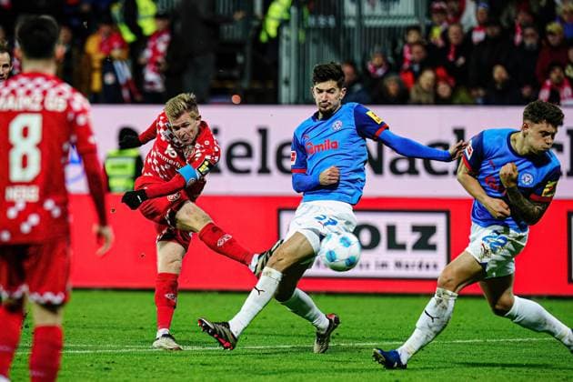 Sport Themen der Woche KW47 Torschuss Torchance Jonathan Burkardt (FSV Mainz 05, 29) GER, Holstein Kiel vs. 1. FSV Mainz 05, Fussball, Bundesliga, Spieltag 11, Saison 2024 25, 24.11.2024 DFL REGULATIONS PROHIBIT ANY USE OF PHOTOGRAPHS AS IMAGE SEQUENCES AND OR QUASI-VIDEO GER, Holstein Kiel vs. 1. FSV Mainz 05, Fussball, Bundesliga, Spieltag 11, Saison 2024 25, 24.11.2024 Kiel *** Goal shot Goal chance Jonathan Burkardt FSV Mainz 05, 29 GER, Holstein Kiel vs 1 FSV Mainz 05, Football, Bundesliga, Matchday 11, Season 2024 25, 24 11 2024 DFL REGULATIONS PROHIBIT ANY USE OF PHOTOGRAPHS AS IMAGE SEQUENCES AND OR QUASI VIDEO GER, Holstein Kiel vs 1 FSV Mainz 05, Football, Bundesliga, Matchday 11, Season 2024 25, 24 11 2024 Kiel Copyright: xEibner-Pressefoto MarcelxvonxFehrnx EP_MFN