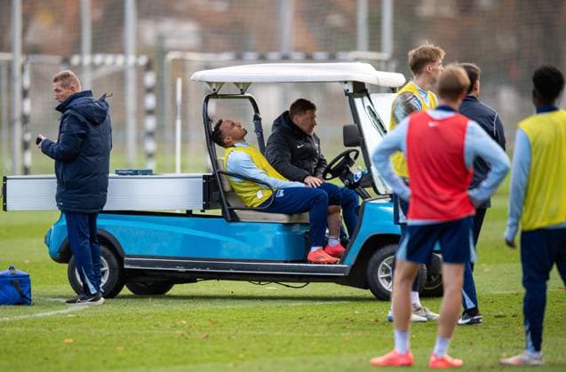 Football, Men, Season 2024 25, 2 Bundesliga, Hertha BSC, Training, Bilal Hussein Hertha BSC is driven into the dressing room injured by Director Academy Licensing Andreas Zecke Neuendorf Hertha BSC, 25 11 2024, Copyright: xSebastianxRäppold MatthiasxKochx