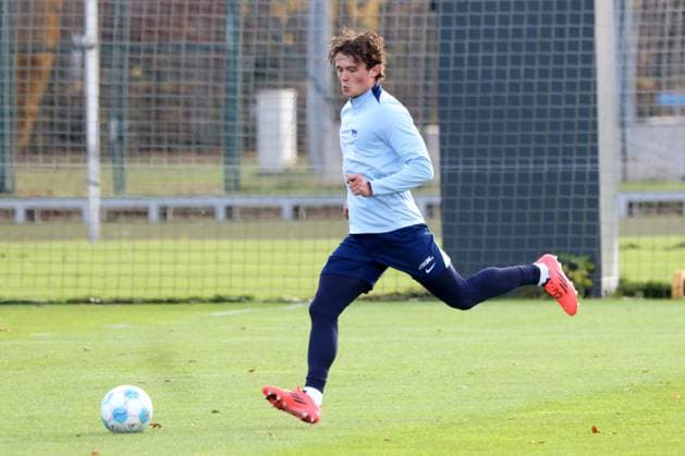 DEU, DFL, 2 FBL Hertha BSC, Training, 25 11 2024, Sportforum, Berlin, DEU, DFL, 2 FBL Hertha BSC, Training, im Bild Fabian Reese Hertha BSC Berlin 11 DFL regulations prohibit any use of Photographs as image sequences and or quasi video Foto Juergen Engler nordphoto GmbH nordphotoxGmbHx xEngler nph00076