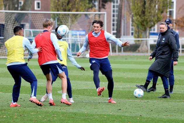 DEU, DFL, 2 FBL Hertha BSC, Training, 25 11 2024, Sportforum, Berlin, DEU, DFL, 2 FBL Hertha BSC, Training, im Bild Fabian Reese Hertha BSC Berlin 11 DFL regulations prohibit any use of Photographs as image sequences and or quasi video Foto Juergen Engler nordphoto GmbH nordphotoxGmbHx xEngler nph00076