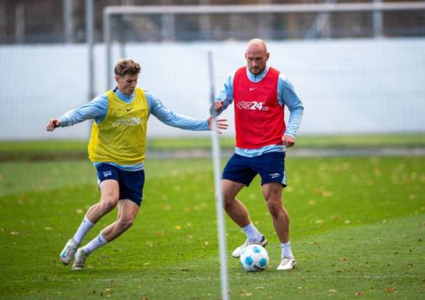 Soccer, Men, Season 2024 25, 2 Bundesliga, Hertha BSC, Training, f l Luca Schuler Hertha BSC , Toni Leistner Hertha BSC , 25 11 2024, Copyright: xSebastianxRäppold MatthiasxKochx