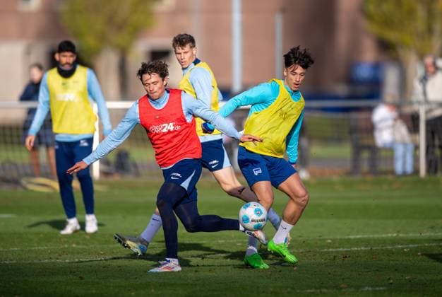 Soccer, Men, Season 2024 25, 2 Bundesliga, Hertha BSC, Training, v l Fabian Reese Hertha BSC , Dion Ajvazi Hertha BSC , 25 11 2024, Copyright: xSebastianxRäppold MatthiasxKochx