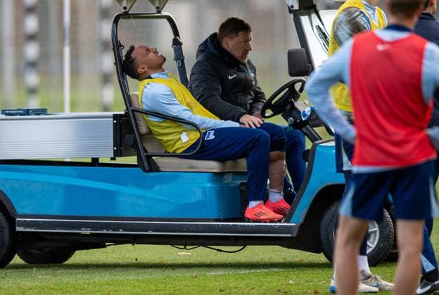 Football, Men, Season 2024 25, 2 Bundesliga, Hertha BSC, Training, Bilal Hussein Hertha BSC is driven into the dressing room injured by Director Academy Licensing Andreas Zecke Neuendorf Hertha BSC, 25 11 2024, Copyright: xSebastianxRäppold MatthiasxKochx