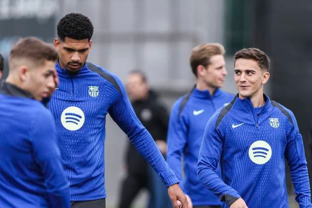 November 25, 2024, Sant Joan Despi, Barcelona, SPAIN: Pablo Martin Gavira Gavi and Ronald Araujo during the training day of FC Barcelona, Barca ahead UEFA Champions League, football match against Stade Brestois 29 at Ciudad Esportiva Joan Gamper on November 25, 2024 in Sant Joan Despi, Barcelona, Spain. Sant Joan Despi SPAIN - ZUMAa181 20241125_zaa_a181_021 Copyright: xJavierxBorregox