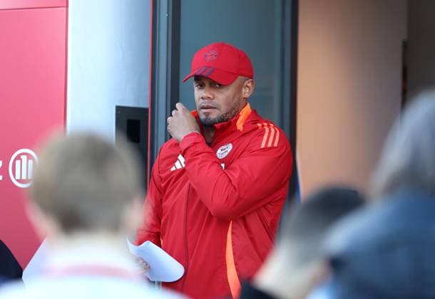 Munich, Germany, November 25, 2024 Football, Men, Season 2024 2025, FC Bayern Munich, Säbener Strasse, Training ground, Final training, Champions League Vincent Kompany, Coach FC Bayern Munich on the way to the training ground