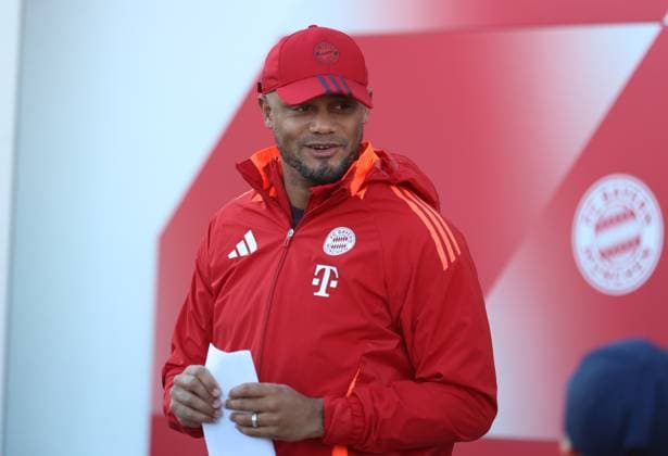 Munich, Germany, November 25, 2024 Football, Men, Season 2024 2025, FC Bayern Munich, Säbener Strasse, Training ground, Final training, Champions League Vincent Kompany, Coach FC Bayern Munich head, upper body with a sopick note in his hand, looking to the left on the way to the training ground