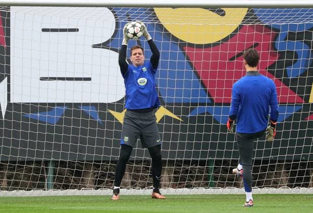 FC Barcelona, Barca Training Before Champions League Match Against Brest Wojciech Szczesny participates in FC Barcelona training at the Joan Gamper sports city, prior to the Champions League match against Stade Brestois 29, in Barcelona, Spain, on November 25, 2024. Barcelona Spain  Copyright: xUrbanandsportx originalFilename:urbanandsport-fcbarcel241125_np1o8.jpg