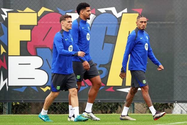 FC Barcelona, Barca Training Before Champions League Match Against Brest Ronald Araujo, Gavi, and Raphinha Dias participate in FC Barcelona training at the Joan Gamper sports city, prior to the Champions League match against Stade Brestois 29, in Barcelona, Spain, on November 25, 2024. Barcelona Spain  Copyright: xUrbanandsportx originalFilename:urbanandsport-fcbarcel241125_np7xY.jpg