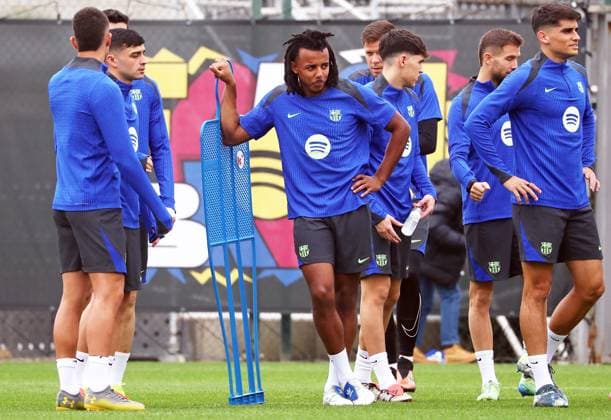 FC Barcelona, Barca Training Before Champions League Match Against Brest Jules Kounde trains with FC Barcelona at the Joan Gamper sports city before the Champions League match against Stade Brestois 29 in Barcelona, Spain, on November 25, 2024. Barcelona Spain  Copyright: xUrbanandsportx originalFilename:urbanandsport-fcbarcel241125_npMSL.jpg