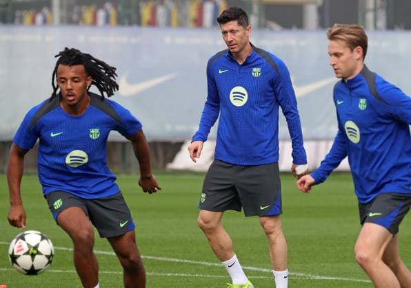 FC Barcelona, Barca Training Before Champions League Match Against Brest Robert Lewandowski trains with FC Barcelona at the Joan Gamper sports city before the Champions League match against Stade Brestois 29 in Barcelona, Spain, on November 25, 2024. Barcelona Spain  Copyright: xUrbanandsportx originalFilename:urbanandsport-fcbarcel241125_npbVj.jpg