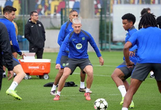 FC Barcelona, Barca Training Before Champions League Match Against Brest Dani Olmo participates in FC Barcelona training at the Joan Gamper sports city, prior to the Champions League match against Stade Brestois 29, in Barcelona, Spain, on November 25, 2024. Barcelona Spain  Copyright: xUrbanandsportx originalFilename:urbanandsport-fcbarcel241125_npLIg.jpg