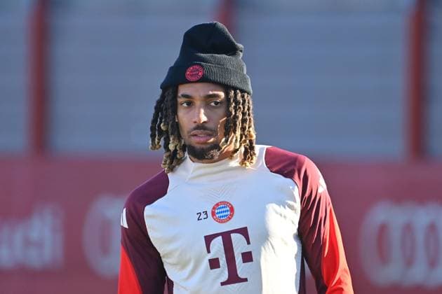Sacha BOEY Bayern Muenchen , action,single image,cropped single motif,half figure,half figure final training soccer Champions League league phase, FC Bayern Muenchen Paris Saint German PSG on 26 11 2024, A L L I A N Z A R E N A