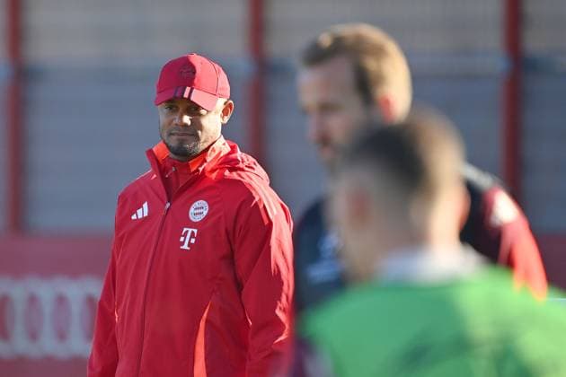 Coach Vincent KOMPANY Bayern Muenchen , re Harry KANE Bayern Muenchen final training Soccer Champions League league phase, FC Bayern Muenchen Paris Saint German PSG on 26 11 2024, A L L I A N Z A R E N A