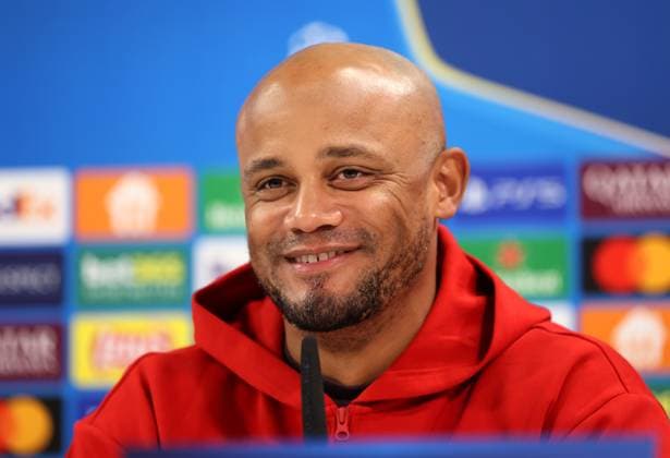 Munich, Germany, November 25, 2024 Football, Men, Season 2024 2025, FC Bayern Munich, Säbener Strasse, Training ground, International press conference, Champions League Vincent Kompany, Coach FC Bayern Munich head, Portrait at the press conference, smile, grin