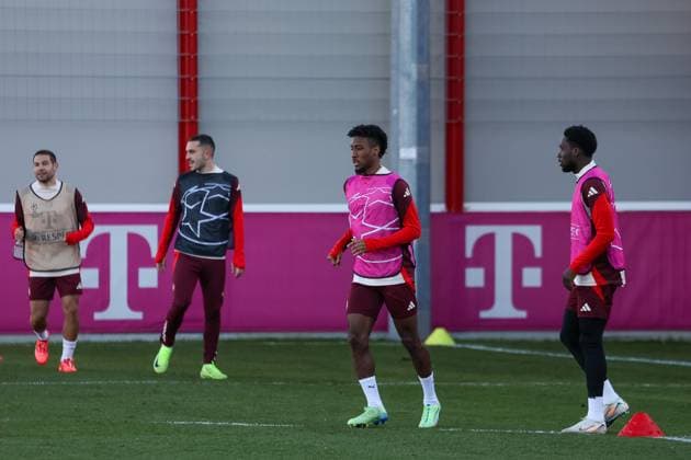 Kingsley Coman FC Bayern Muenchen, 11 at training, with Alphonso Davies FC Bayern Muenchen, 19 and Arijon Ibrahimovic FC Bayern Muenchen, 20 with Raphael Guerreiro FC Bayern Muenchen, 22 , Ger, Final training, FC Bayern Muenchen, Football, UEFA Champions League, Matchday 5, Season 2024 2025, 25 11 2024, Ger, Final training, FC Bayern Muenchen, Football, UEFA Champions League, Matchday 5, Season 2024 2025, 25 11 2024 Muenchen Copyright: xEibner-Pressefoto JennixMaulx EP_JML