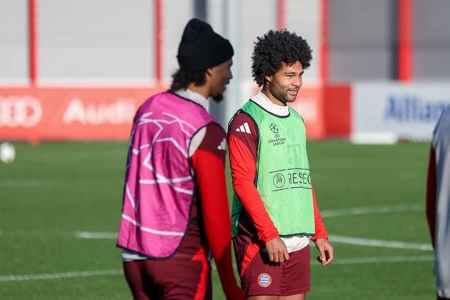 Serge Gnabry FC Bayern Muenchen, 07 with Leroy Sane FC Bayern Muenchen, 10 at training, Ger, Final training, FC Bayern Muenchen, Football, UEFA Champions League, Matchday 5, 2024 2025 season, 25 11 2024, Ger, Final training, FC Bayern Muenchen, Football, UEFA Champions League, Matchday 5, 2024 2025 season, 25 11 2024 Muenchen Copyright: xEibner-Pressefoto JennixMaulx EP_JML