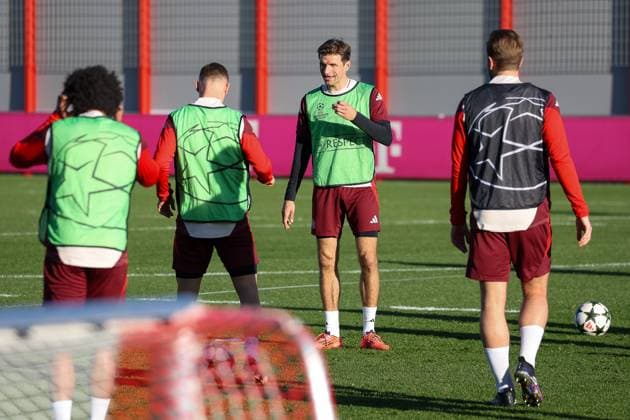 Thomas Mueller FC Bayern Muenchen, 25 at training with Harry Kane FC Bayern Muenchen, 09 and Joshua Kimmich FC Bayern Muenchen, 06 , Ger, Final training, FC Bayern Muenchen, Football, UEFA Champions League, Matchday 5, 2024 2025 season, 25 11 2024, Ger, Final training, FC Bayern Muenchen, Football, UEFA Champions League, Matchday 5, 2024 2025 season, 25 11 2024 Muenchen Copyright: xEibner-Pressefoto JennixMaulx EP_JML