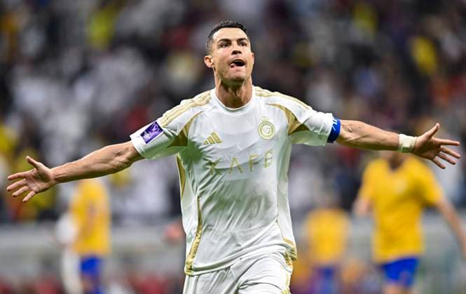 Sport Themen der Woche KW48 Sport Bilder des Tages AFC CHAMPIONS LEAGUE ELITE, AL GHARAFA SC (QTR) v AL NASSR FC (KSA) Cristiano Ronaldo of Al Nassr FC celebrates after scoring a goal during the AFC Champions League elite west football match between Qatar s Al Gharafa SC and Saudi Arabia s Al Nassr FC at Al-Bayt Stadium in Al Khor, Qatar, on November 25, 2024 DOHA Qatar Copyright: xNAUSHADx