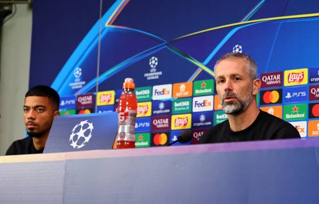 RB Leipzig Press Conference Champions League Milan, 25 11 2024, Giuseppe Meazza Stadium, Football, Champions League, Matchday 1, RB Leipzig vs Inter Milan on 26 11 2024 , RB Leipzig Press Conference , Pictured Benjamin Henrichs 39, RB Leipzig , Coach Marco Rose, RB Leipzig , Picture Point