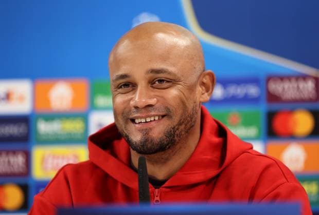 Munich, Germany, November 25, 2024 Football, Men, Season 2024 2025, FC Bayern Munich, Säbener Strasse, Training ground, International press conference, Champions League Vincent Kompany, Coach FC Bayern Munich head, Portrait at the press conference, smile, grin