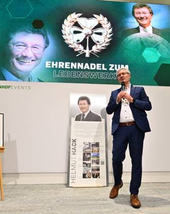 25 11 2024 SpVgg Greuther Fürth Fuerth General Meeting 2024 xwoxzix Lifetime achievement award Helmut Hack Former President Managing Director SpVgg Greuther Fürth