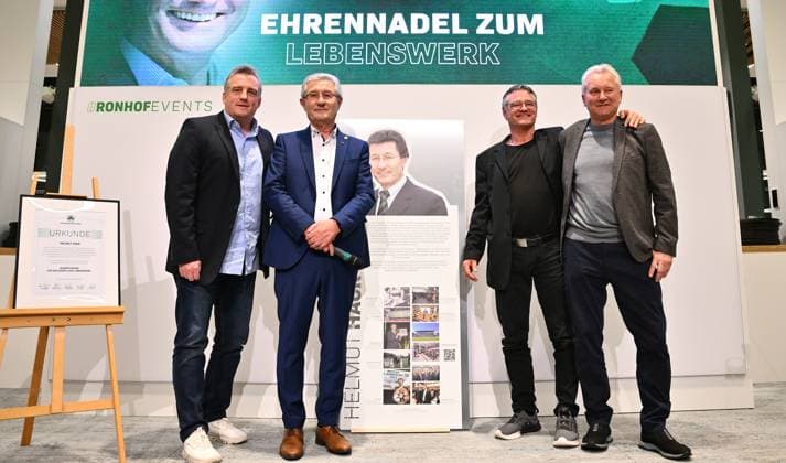 25 11 2024 SpVgg Greuther Fürth Fuerth General Meeting 2024 xwoxzix Mike Büskens Helmut Hack Former President Managing Director SpVgg Greuther Fürth Eugen Hach Benno Möhlmann