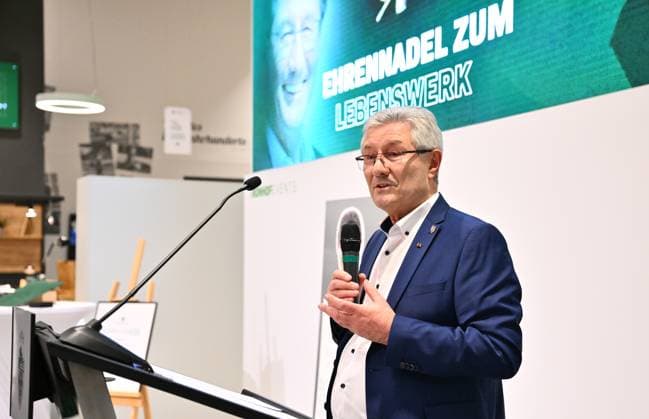 25 11 2024 SpVgg Greuther Fürth Fuerth General Meeting 2024 xwoxzix Helmut Hack former President Managing Director SpVgg Greuther Fürth