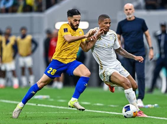 AFC CHAMPIONS LEAGUE ELITE, AL GHARAFA SC (QTR) v AL NASSR FC (KSA) Angelo Gabriel Damaceno (R) of Al Nassr FC and Wajdi Kechrida of Al Gharafa SC in action during the AFC Champions League elite west football match between Qatar s Al Gharafa SC and Saudi Arabia s Al Nassr FC at Al-Bayt Stadium in Al Khor, Qatar, on November 25, 2024 DOHA Qatar Copyright: xNAUSHADx