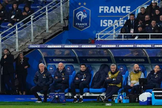 SAINT DENIS, FRANCE - NOVEMBER 14: Didier Deschamps and his staff during the UEFA Nations League 2025 qualifier match between France and Israel at Stade de France on November 14, 2024 in Saint Denis, France. (Photo by Glenn Gervot Icon Sportswire) SOCCER: NOV 14 UEFA Nations League - France vs Israel EDITORIAL USE ONLY Icon241114024