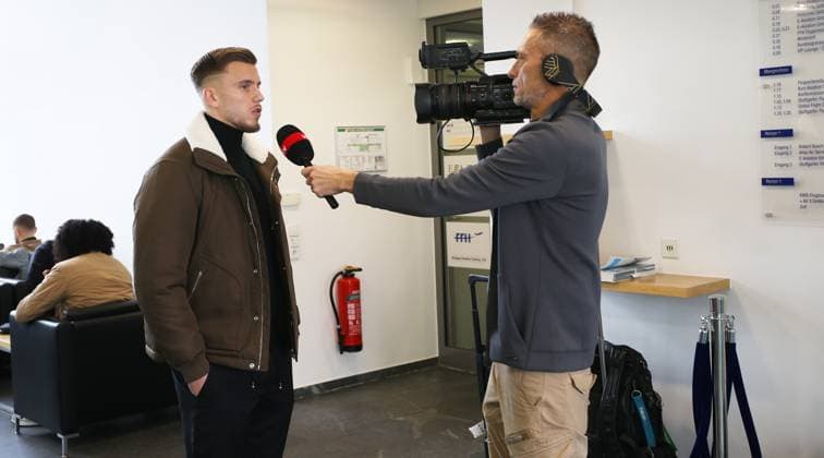 BAU 26 11 2024 Stuttgart Football VfB Stuttgart Departure to Belgrade, Ermedin Demirovic in an interview with Holger Laser