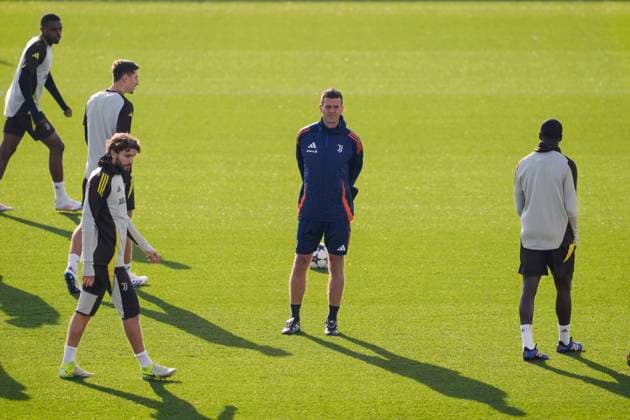 Juventus head coach Thiago Motta during training session at JTC Continassa in Turin on the eve of their League Phase, Matchday 5 of UEFA Champions League football match against Aston Villa - November 26, 2024. - Soccer .  Copyright: xFabioFerrari LaPressex