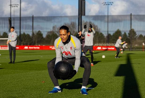 Football - UEFA Champions League - League Phase - Liverpool FC v Real Madrid CF - MD-1 LIVERPOOL, ENGLAND - Tuesday, November 26, 2024: Liverpool s captain Virgil van Dijk during a training session at the AXA Training Centre ahead of the UEFA Champions League match between Liverpool FC and Real Madrid CF. (Photo by David Rawcliffe Propaganda) LIVERPOOL AXA Training Centre MERSEYSIDE ENGLAND  Copyright: xDavidxRawcliffex P2024-11-26-Liverpool_Madrid_MD-1-32