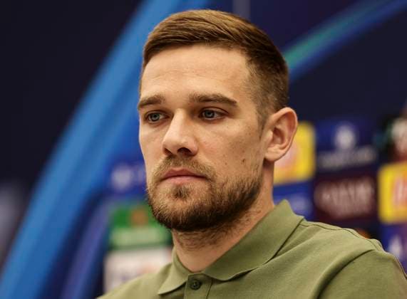 Crvena Zvezda v FC Barcelona, Barca - UEFA Champions League Timi Elsnik of Crvena Zvezda during the press conference, PK, Pressekonferenz ahead the UEFA Champions League match Season 2024 2025 match between Crvena Zvezda and FC Stuttgart at stadium Rajko Mitic on November 26, 2024 in Belgrade, Serbia. Beograd Serbia Copyright: xSrdjanxStevanovicx x