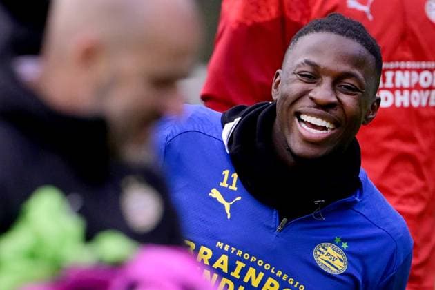 EINDHOVEN - Johan bakayoko of PSV during a training session ahead of tomorrow s Champions League match against Shachtar Donetsk. ANP OLAF KRAAK xVIxANPxSportx xxANPxIVx 514326255 originalFilename: 514326255.jpg
