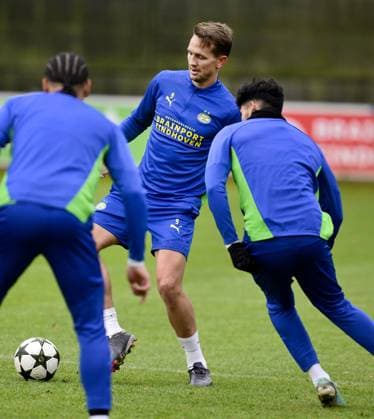 EINDHOVEN - PSV s Luuk de Jong during a training session ahead of tomorrow s Champions League match against Shachtar Donetsk. ANP OLAF KRAAK xVIxANPxSportx xxANPxIVx 514326400 originalFilename: 514326400.jpg