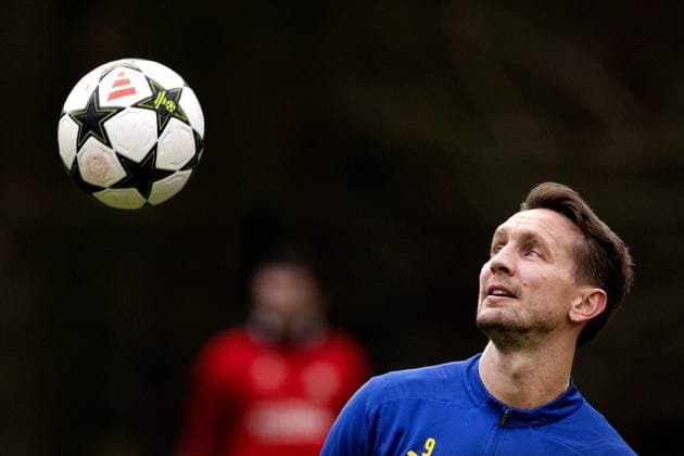 EINDHOVEN - PSV s Luuk de Jong during a training session ahead of tomorrow s Champions League match against Shachtar Donetsk. ANP OLAF KRAAK xVIxANPxSportx xxANPxIVx 514326755 originalFilename: 514326755.jpg