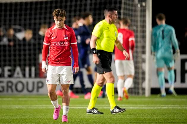 2024-11-26 AZ U19 v Manchester United, ManU U19 - UEFA Youth League 2024 25 WIJDEWORMER, NETHERLANDS - NOVEMBER 26: Jasper Hartog of AZ U19 looks dejected after conceding his sides first goal during the UEFA Youth League 2024 25 match between AZ U19 and Manchester United U19 at AFAS Trainingscomplex on November 26, 2024 in Wijdewormer, Netherlands. Wijdewormer AFAS Trainingscomplex Netherlands Content not available for redistribution in The Netherlands directly or indirectly through any third parties. Copyright: xEdxvanxdexPolx