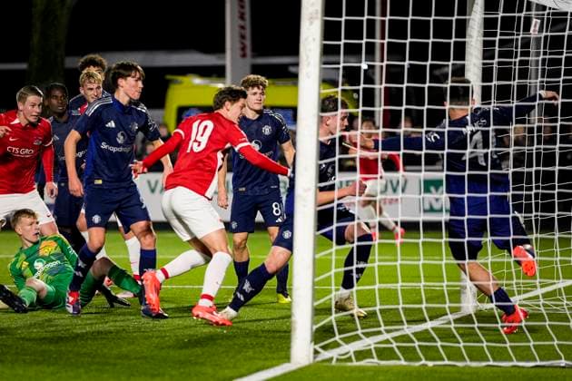 2024-11-26 AZ U19 v Manchester United, ManU U19 - UEFA Youth League 2024 25 WIJDEWORMER, NETHERLANDS - NOVEMBER 26: Yoel van den Ban of AZ U19 celebrates after scoring his teams first goal during the UEFA Youth League 2024 25 match between AZ U19 and Manchester United U19 at AFAS Trainingscomplex on November 26, 2024 in Wijdewormer, Netherlands. Wijdewormer AFAS Trainingscomplex Netherlands Content not available for redistribution in The Netherlands directly or indirectly through any third parties. Copyright: xEdxvanxdexPolx