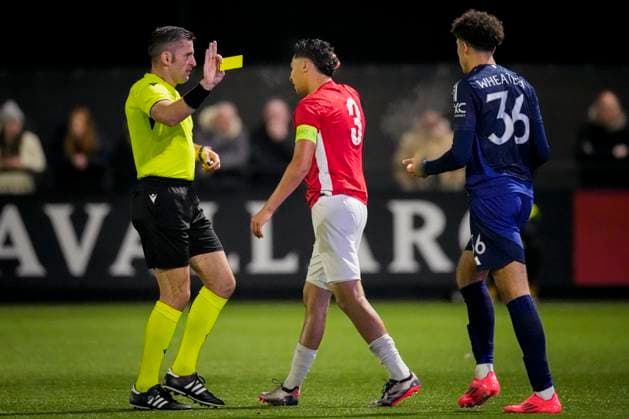 2024-11-26 AZ U19 v Manchester United, ManU U19 - UEFA Youth League 2024 25 WIJDEWORMER, NETHERLANDS - NOVEMBER 26: Referee Mihaly Kapraly shows a yellow card to Rayan Atikallah of AZ U19 during the UEFA Youth League 2024 25 match between AZ U19 and Manchester United U19 at AFAS Trainingscomplex on November 26, 2024 in Wijdewormer, Netherlands. Wijdewormer AFAS Trainingscomplex Netherlands Content not available for redistribution in The Netherlands directly or indirectly through any third parties. Copyright: xEdxvanxdexPolx