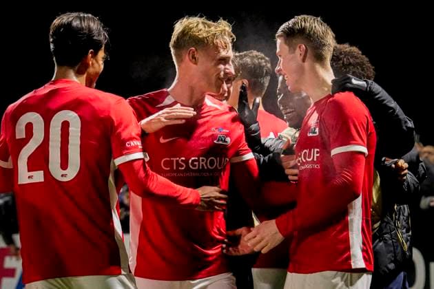 2024-11-26 AZ U19 v Manchester United, ManU U19 - UEFA Youth League 2024 25 WIJDEWORMER, NETHERLANDS - NOVEMBER 26: Kasper Boogaard of AZ U19 celebrates with teammates after scoring his teams second goal during the UEFA Youth League 2024 25 match between AZ U19 and Manchester United U19 at AFAS Trainingscomplex on November 26, 2024 in Wijdewormer, Netherlands. Wijdewormer AFAS Trainingscomplex Netherlands Content not available for redistribution in The Netherlands directly or indirectly through any third parties. Copyright: xEdxvanxdexPolx