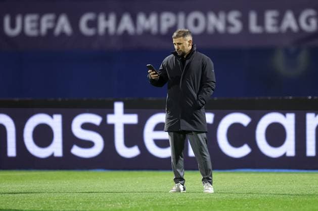 UEFA Chapmions League: Borussia Dortmund press Players of Borussia Dortmund inspects the pitch at Maksimir Stadium in Zagreb, Croatia, on November 26, 2024.  IgorxKralj PIXSELL