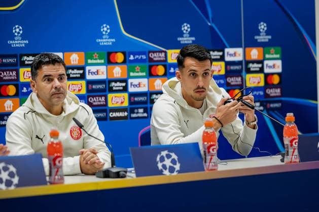SOCCER - UEFA CL, Sturm vs Girona KLAGENFURT,AUSTRIA,26.NOV.24 - SOCCER - UEFA Champions League, SK Sturm Graz vs Girona FC, preview, press conference, PK, Pressekonferenz Girona. Image shows head coach Miguel Sanchez and Bojan Miovski (Girona).  GEPAxpictures xMatthiasxTrinkl