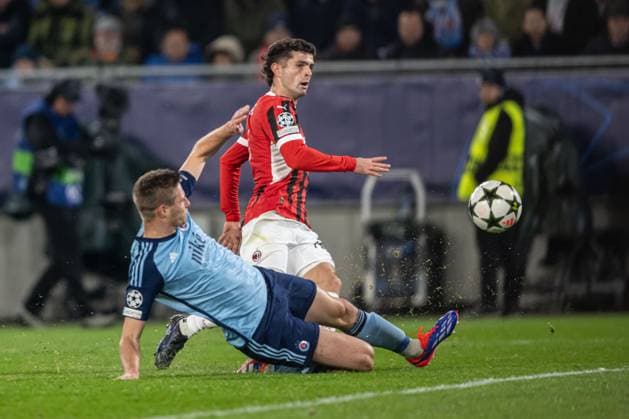 Christian Pulisic in battle during UEFA Champions league match, SK Slovan Bratislava - AC Milan , 26. november 2024, Tehelne pole Stadium, Bratislava, Slovakia Copyright: xMICHALxFAJT,ZOSPORTU.SKx FAJ_4895