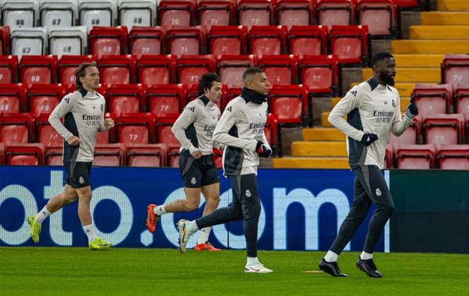 Football - UEFA Champions League - League Phase - Liverpool FC v Real Madrid CF - MD-1 LIVERPOOL, ENGLAND - Tuesday, November 26, 2024: Real Madrid s Kylian MbappÃ during a training session at Anfield ahead of the UEFA Champions League game between Liverpool FC and Real Madrid CF. (Photo by David Rawcliffe Propaganda) LIVERPOOL Anfield MERSEYSIDE ENGLAND  Copyright: xDavidxRawcliffex P2024-11-26-Liverpool_Madrid_MD-1-130