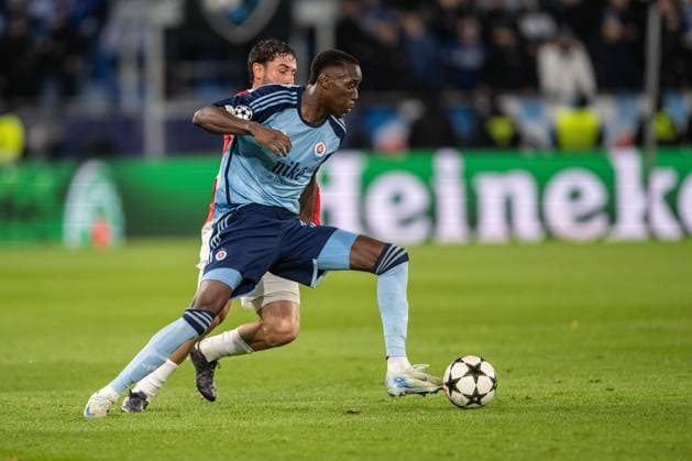 djessi Metsoko in the battle during UEFA Champions league match, SK Slovan Bratislava - AC Milan , 26. november 2024, Tehelne pole Stadium, Bratislava, Slovakia Copyright: xMICHALxFAJT,ZOSPORTU.SKx FAJ_5023
