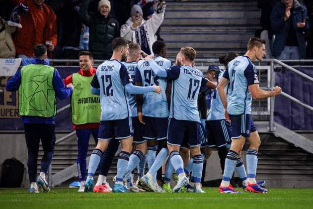 BRATYSLAWA 26.11.2024 LIGA MISTRZOW FAZA GRUPOWA SEZON 2024 2025 SLOVAN BRATYSLAWA - AC MILAN, BRATISLAVA CHAMPIONS LEAGUE LEAGUE PHASE SEASON 24 25 MATCH: SLOVAN BRATISLAVA - AC MILAN NZ RADOSC PO GOLU CELEBRATION AFTER GOAL CESAR BLACKMAN SIEMEN VOET KENAN BAJRIC IDJESSI METSOKO FOT. JACEK STANISLAWEK 400mm.pl NEWSPIX.PL --- newspix.pl 